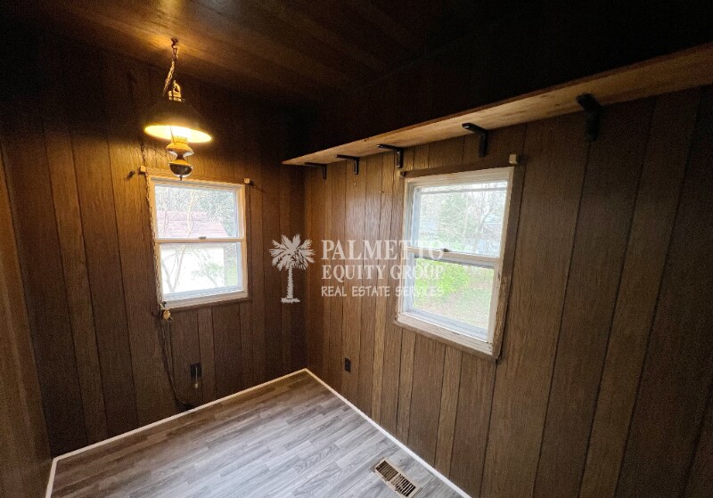 Building Photo - 1407 Oak St