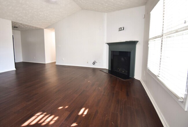 Building Photo - Coming Soon-4 Bedroom 2 Bathroom, Small Pets Considered