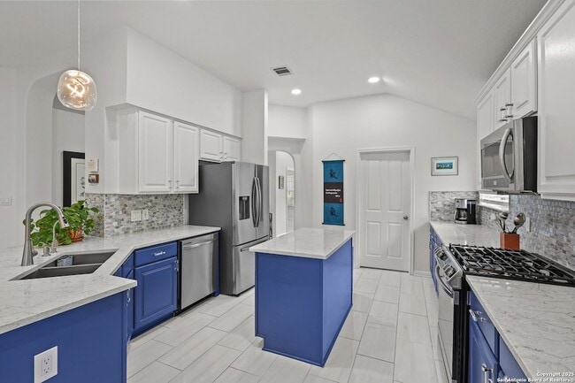 Building Photo - 10903 Wilson Oaks Dr