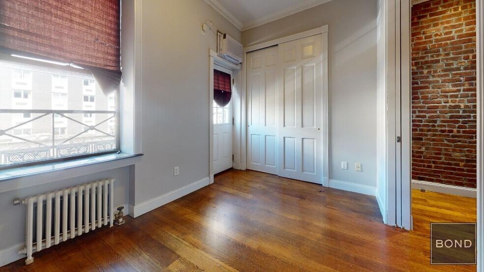 Building Photo - 724 Tenth Avenue
