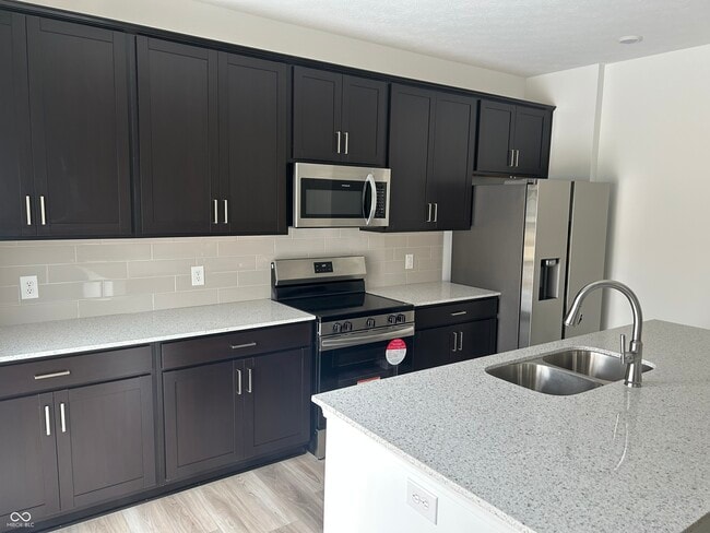 Building Photo - 3479 Seminole Dr