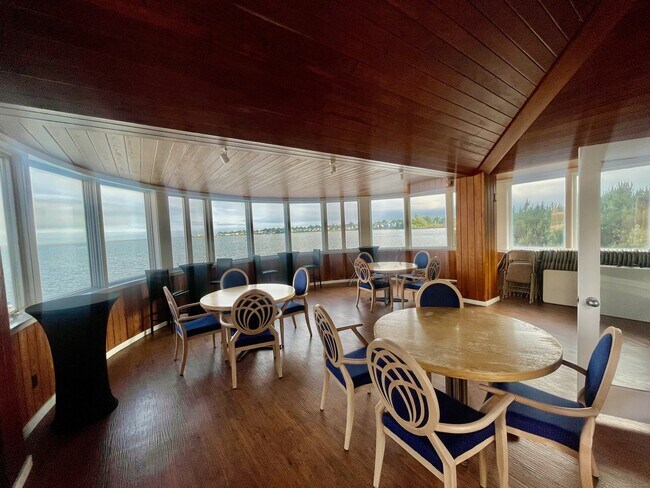 Building Photo - 10 Harbour Close
