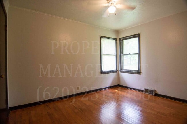 Building Photo - Charming 2-Bedroom Duplex