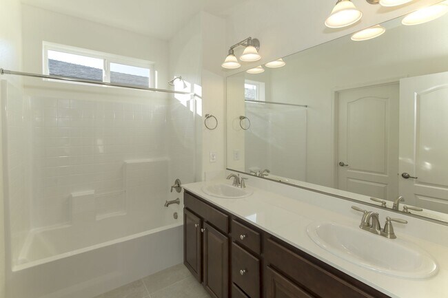 Building Photo - 4 bedroom, 2.5 bathroom home in Golden Valley.  washer/dryer/refigerator included