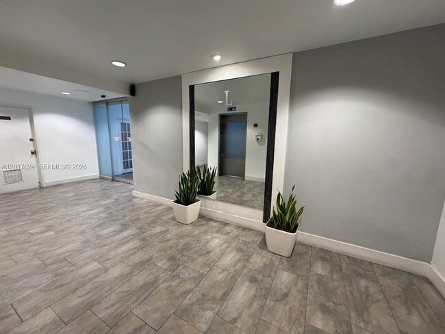 Building Photo - 800 West Ave
