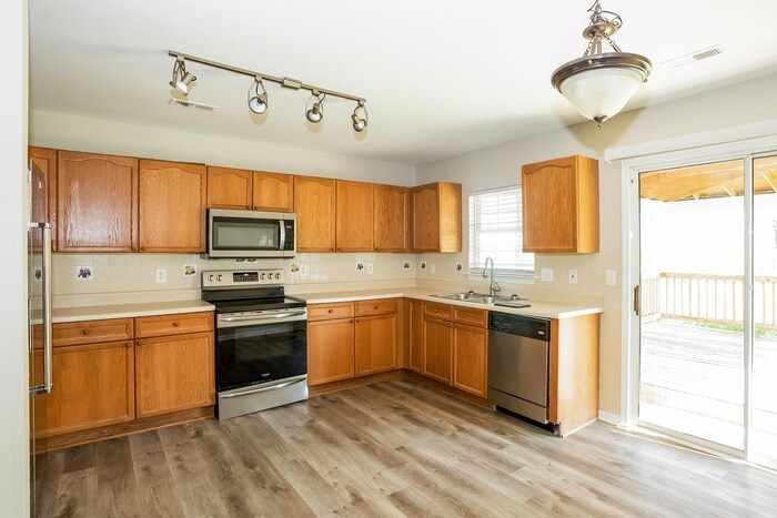 Building Photo - 5027 Patricia Ann Ln