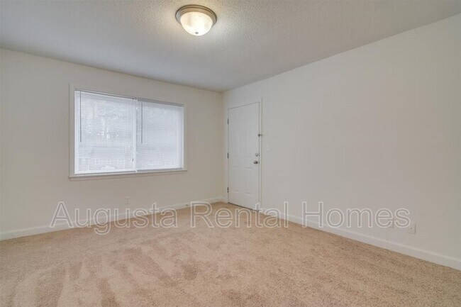 Building Photo - 2905 Arrowhead Dr