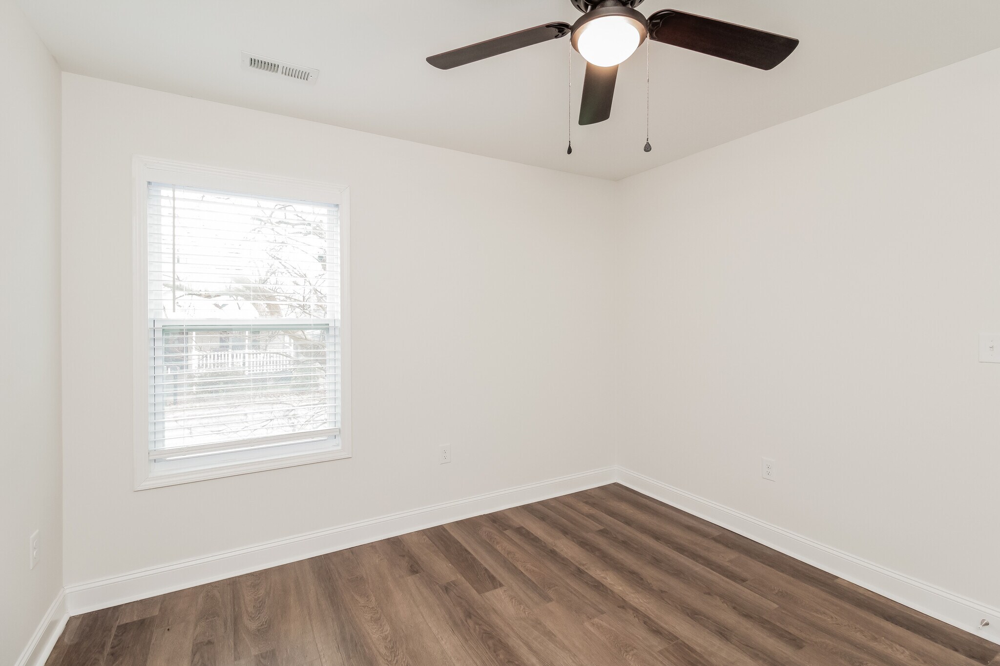 Building Photo - 36 Oak St