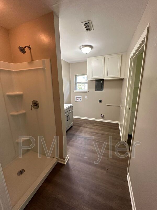 Building Photo - 2007 Bradshaw Dr