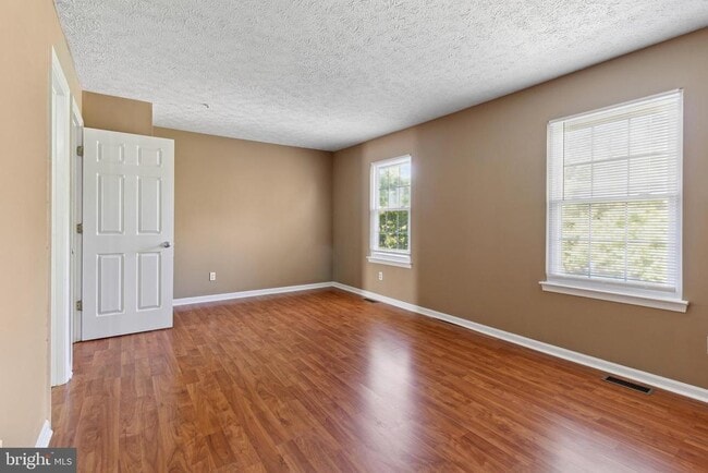 Building Photo - 4255 Star Cir