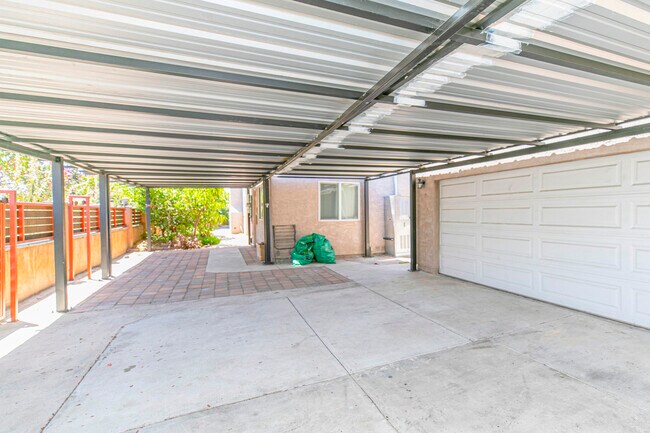 Building Photo - 18605 Valerio St