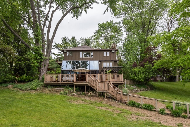 Building Photo - 10985 E Pleasant Lake Rd