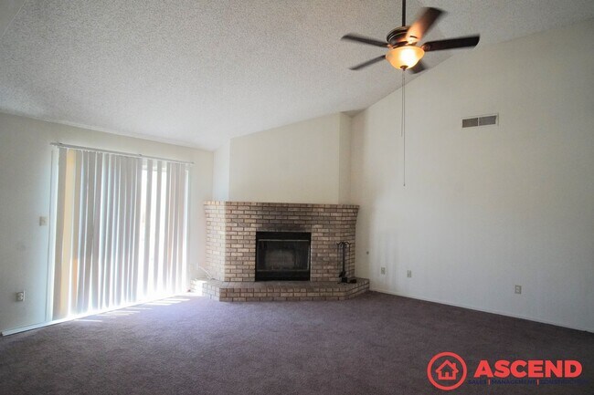 Building Photo - Lovely Home In Southwest Bakersfield!