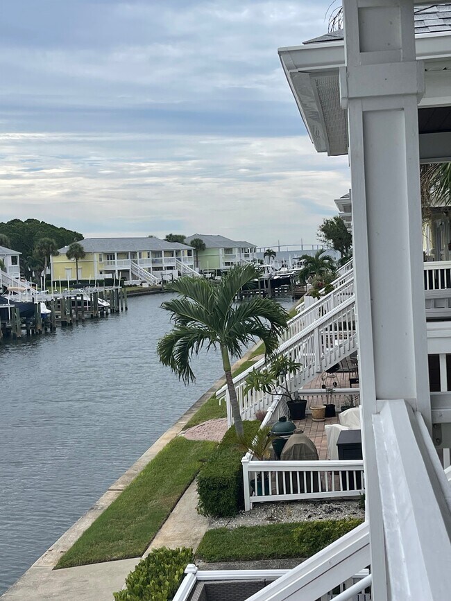 Primary Photo - 5092 Beach Dr SE