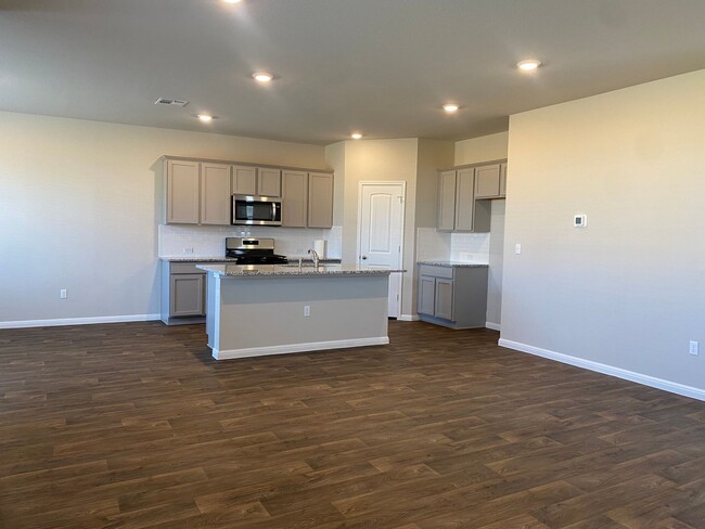 Building Photo - 4 BEDROOMS WITH 3 FULL BATHROOMS *** LARGE...