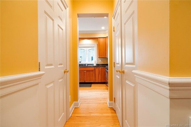 Building Photo - 160 Glenbrook Rd