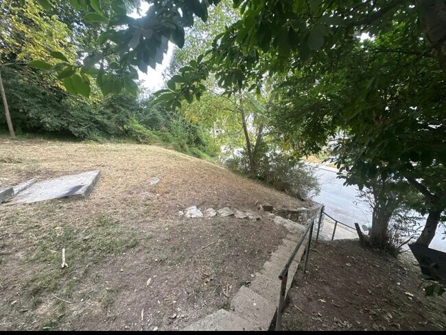 Building Photo - 722 Brawner St