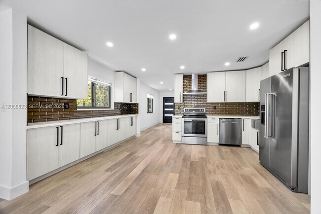 Building Photo - 3052 SW 26th St