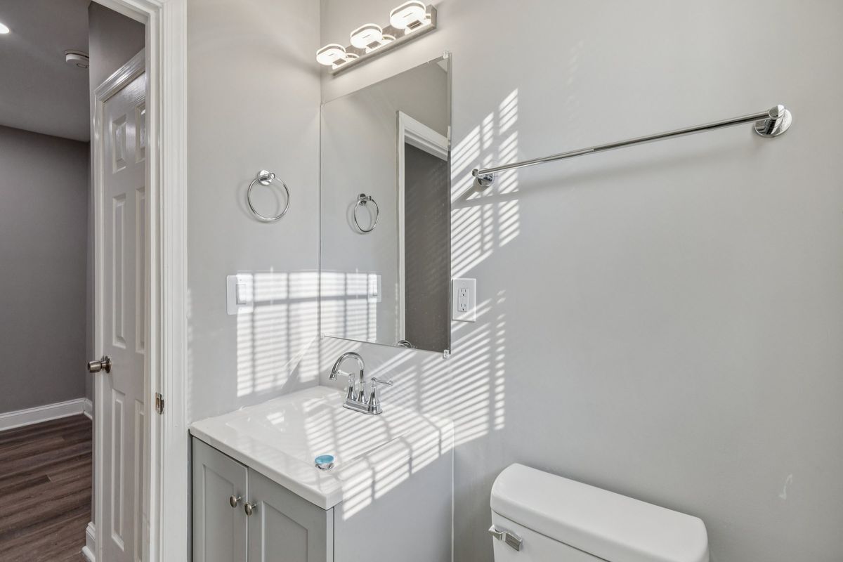 Building Photo - 405 34th St SE