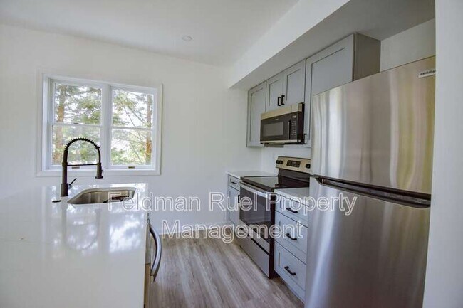 Building Photo - 5305 Dana Pl NW