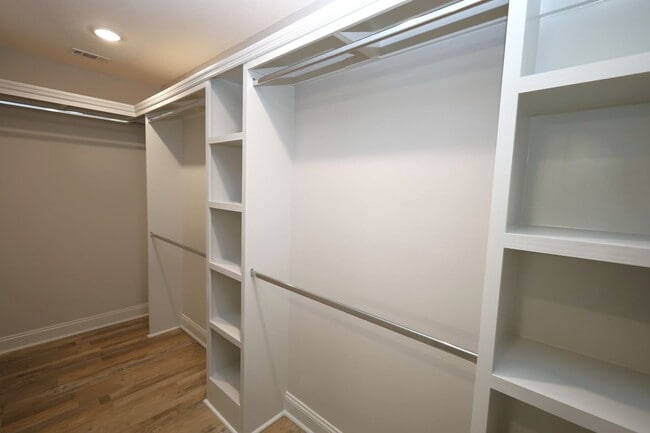 Building Photo - 2047 Meadow Cove Rd