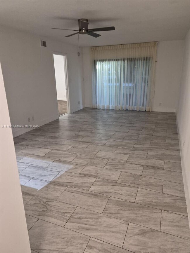 Building Photo - 116 NW 60th Ave