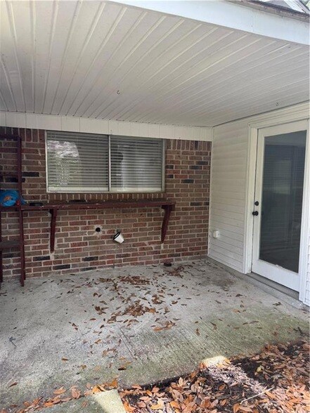 Building Photo - 306 Clover Dr