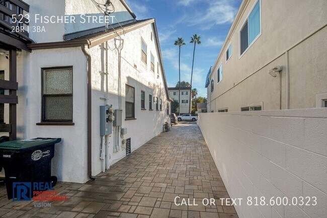 Building Photo - 523 Fischer St