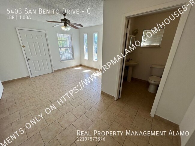 Building Photo - *COMING SOON!* Upstairs 1 Bedroom 1 Bath U...