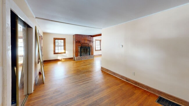 Building Photo - Cozy Two Story Home with Two Bathrooms.  ( CURRENTLY UNDER CONTRACT)