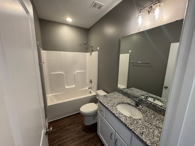 Building Photo - 27244 McKenna Dr