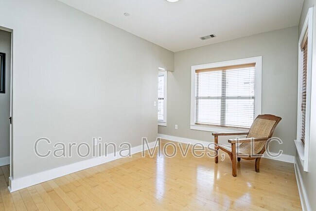 Building Photo - 204 E Park Ave