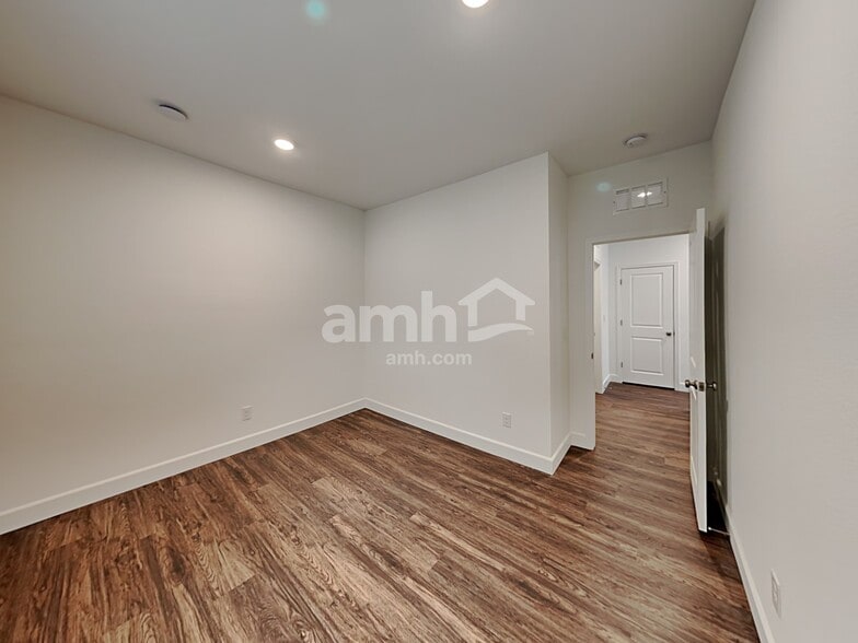 Building Photo - 9124 Crocker Pt Ct