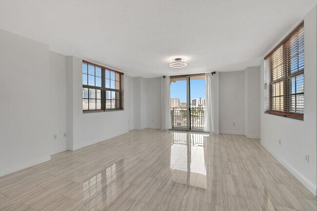 Building Photo - 610 Clematis St