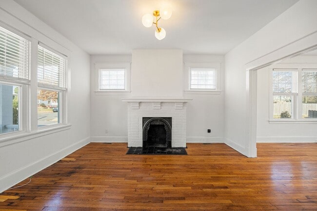 Building Photo - Spacious Corner-Lot Home on Carolina Ave