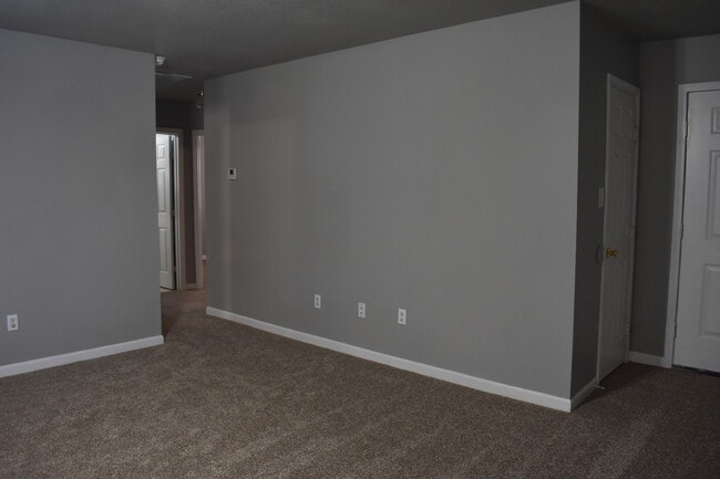 Building Photo - 3608 Shelby Dr