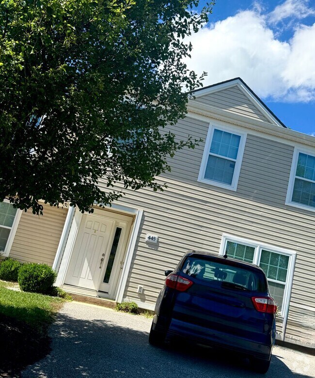 Building Photo - 455 Pin Oak Drive | 3 Bed 3.5 Bath 2 Story...