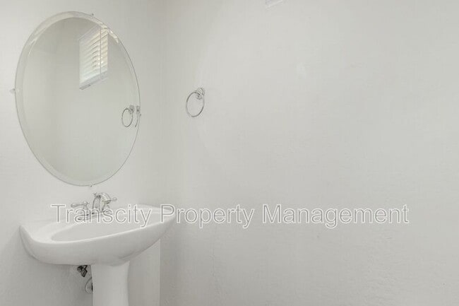 Building Photo - 1402 S Newberry Ln