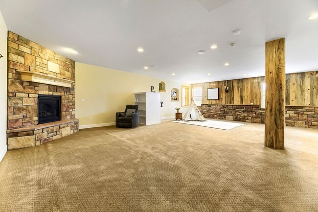 Building Photo - 15625 Carob Cir