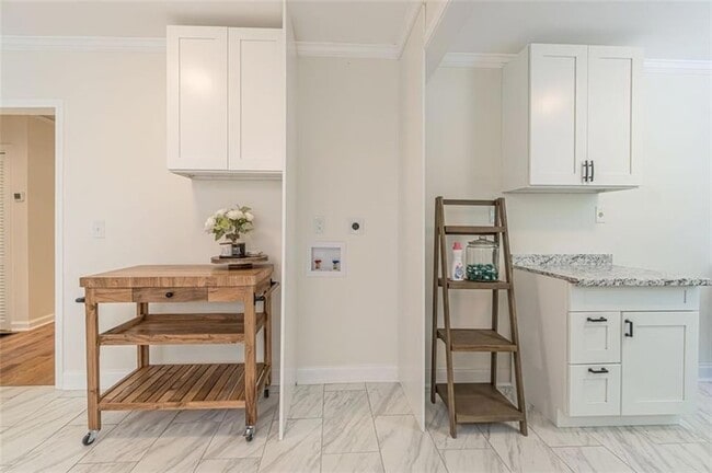 Building Photo - 1226 Thomas Rd