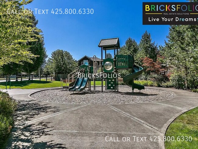 Building Photo - 814 Mount Baker Pl NE