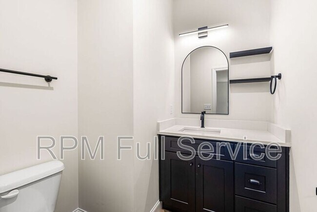 Building Photo - 2134 25th Ave N