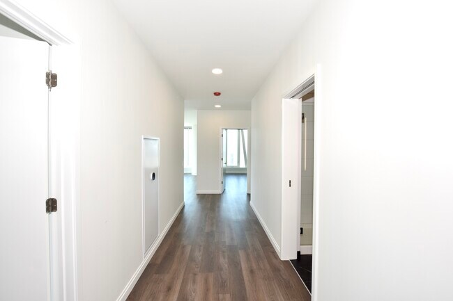 Building Photo - 1000 S Michigan Ave