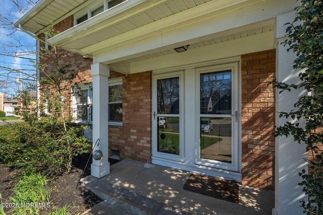 Building Photo - 96 East Ave