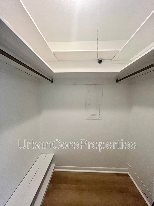 Building Photo - 115 7th Ave N