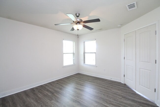 Building Photo - Updated 3-Bedroom, 2-Bath Home with Modern...