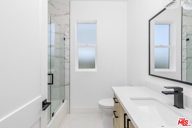 Building Photo - 5048 Cleon Ave