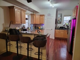 Building Photo - 7627 N Greenview Ave