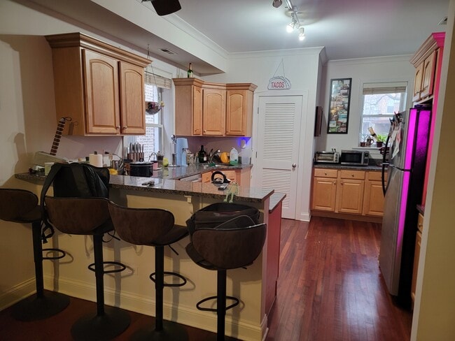 Building Photo - 7627 N Greenview Ave