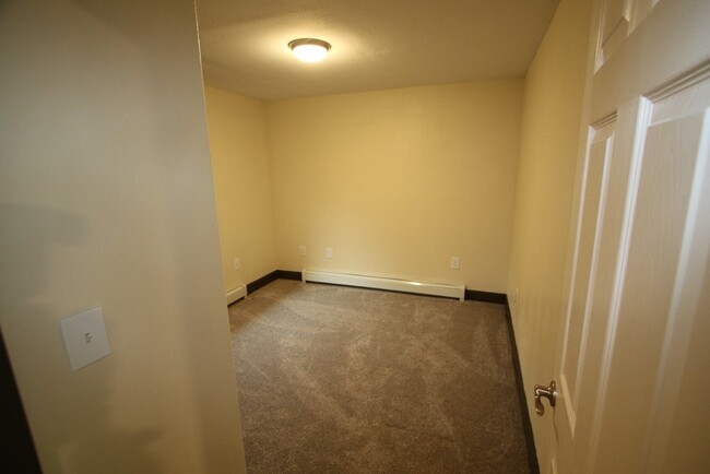 Building Photo - Beautiful 2 Bedroom Upstairs Unit!